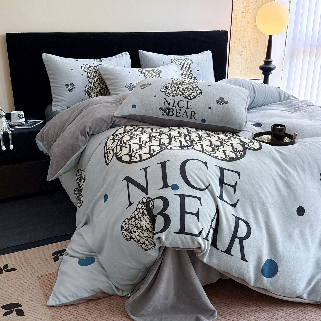 91家纺网 家纺一手货源 找家纺 摩卡（乐趣） 2025新款牛奶绒大版数码印花四件套（提供买家秀） 萌迪