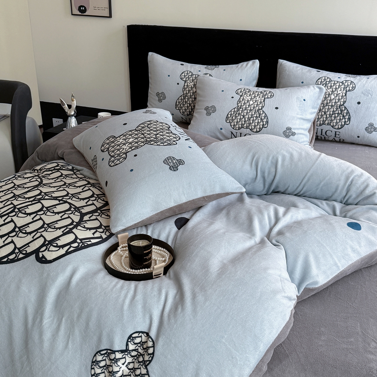 91家纺网 家纺一手货源 找家纺 摩卡（乐趣） 2025新款牛奶绒大版数码印花四件套（提供买家秀） 萌迪