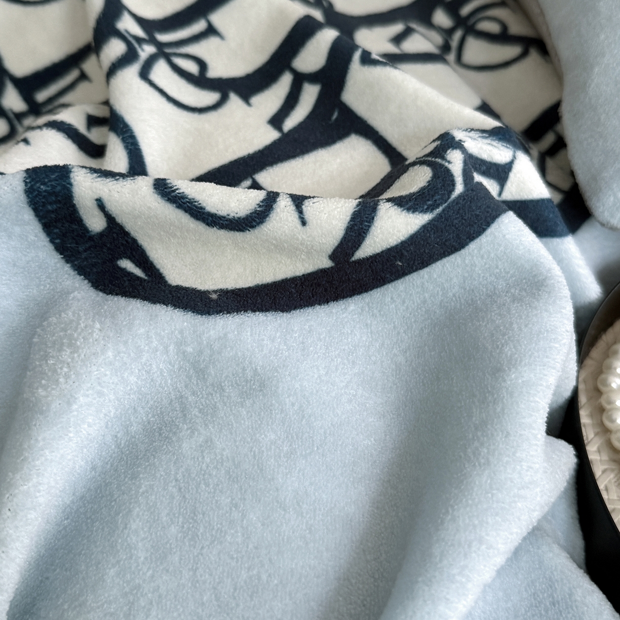 91家纺网 家纺一手货源 找家纺 摩卡（乐趣） 2025新款牛奶绒大版数码印花四件套（提供买家秀） 萌迪