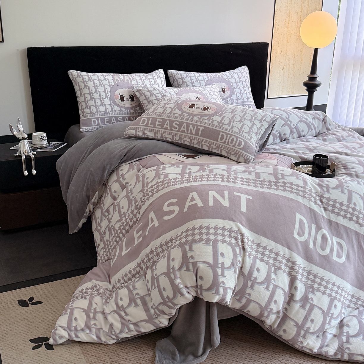 91家纺网 家纺一手货源 找家纺 摩卡（乐趣） 2025新款牛奶绒大版数码印花四件套（提供买家秀） 萌萌兔