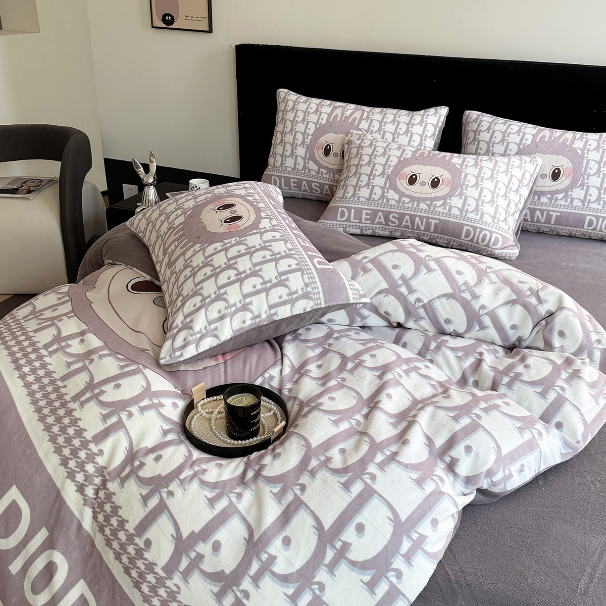 91家纺网 家纺一手货源 找家纺 摩卡（乐趣） 2025新款牛奶绒大版数码印花四件套（提供买家秀） 萌萌兔