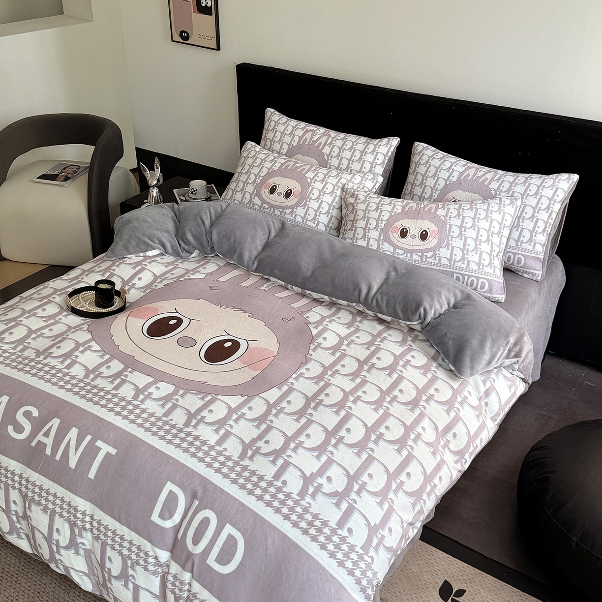 91家纺网 家纺一手货源 找家纺 摩卡（乐趣） 2025新款牛奶绒大版数码印花四件套（提供买家秀） 萌萌兔