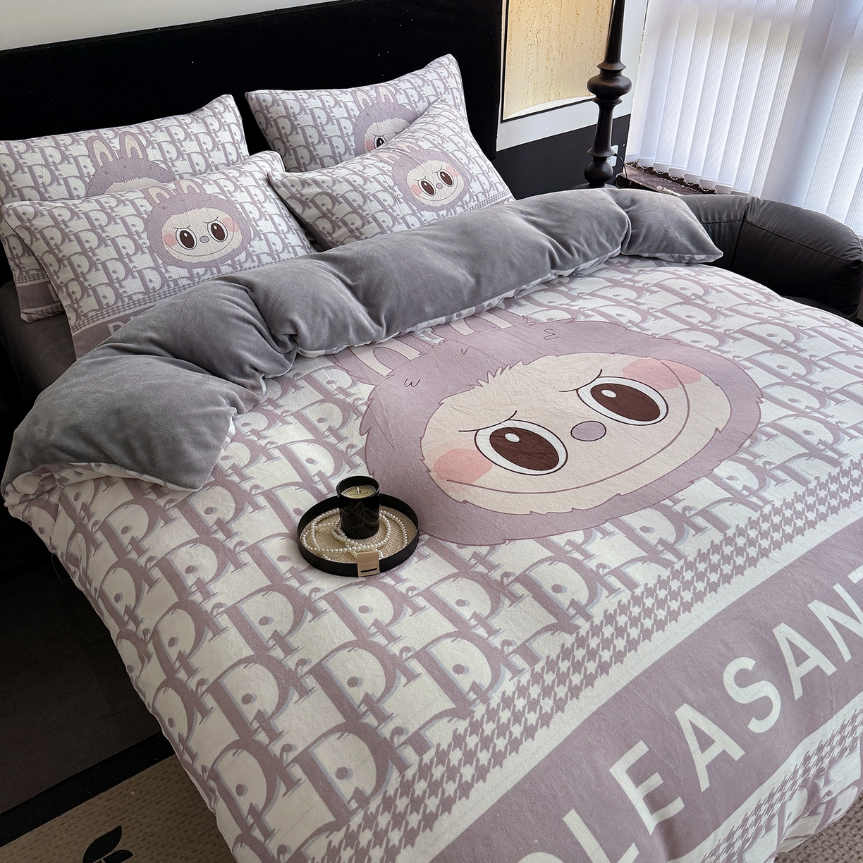 91家纺网 家纺一手货源 找家纺 摩卡（乐趣） 2025新款牛奶绒大版数码印花四件套（提供买家秀） 萌萌兔