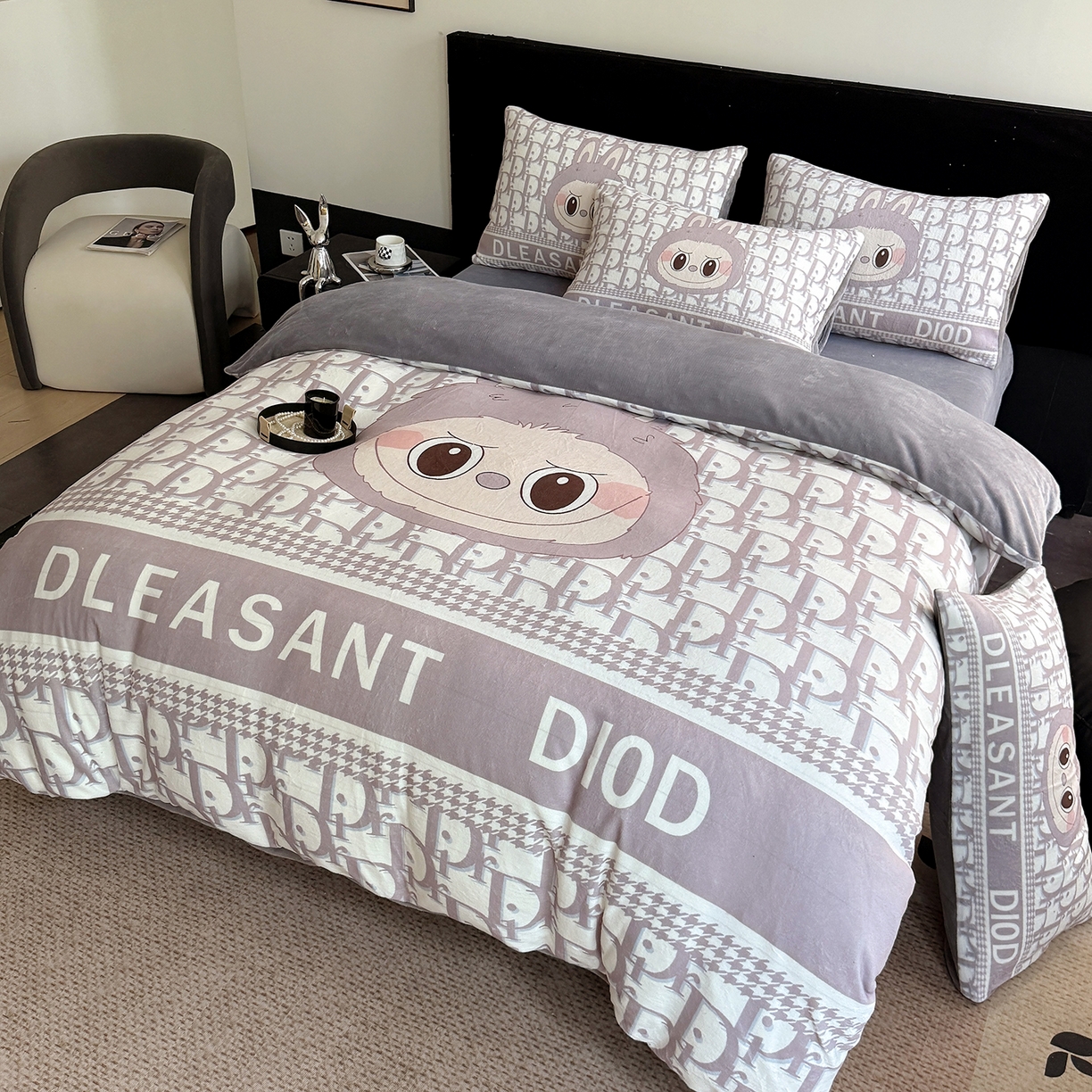 91家纺网 家纺一手货源 找家纺 摩卡（乐趣） 2025新款牛奶绒大版数码印花四件套（提供买家秀） 萌萌兔