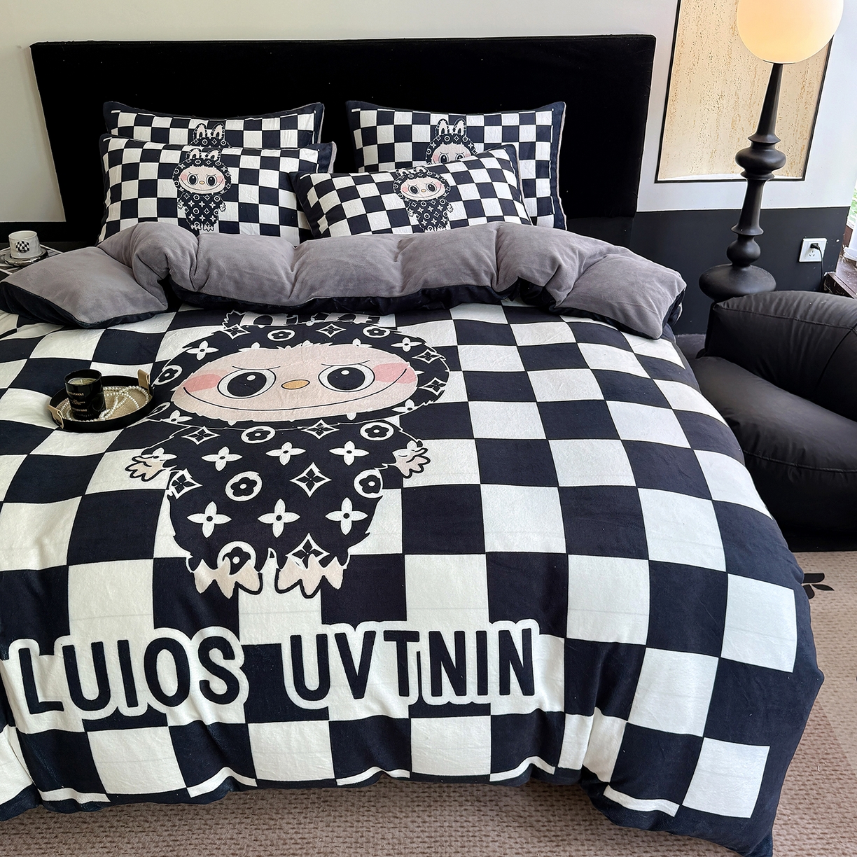 91家纺网 家纺一手货源 找家纺 摩卡（乐趣） 2025新款牛奶绒大版数码印花四件套（提供买家秀） 棋盘兔