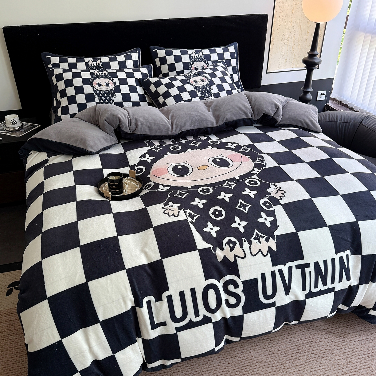 91家纺网 家纺一手货源 找家纺 摩卡（乐趣） 2025新款牛奶绒大版数码印花四件套（提供买家秀） 棋盘兔