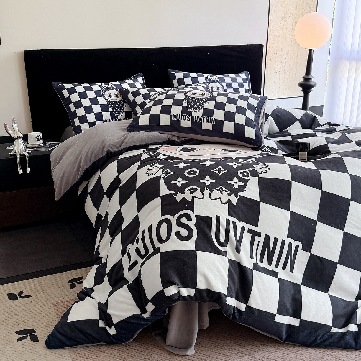 91家纺网 家纺一手货源 找家纺 摩卡（乐趣） 2025新款牛奶绒大版数码印花四件套（提供买家秀） 棋盘兔