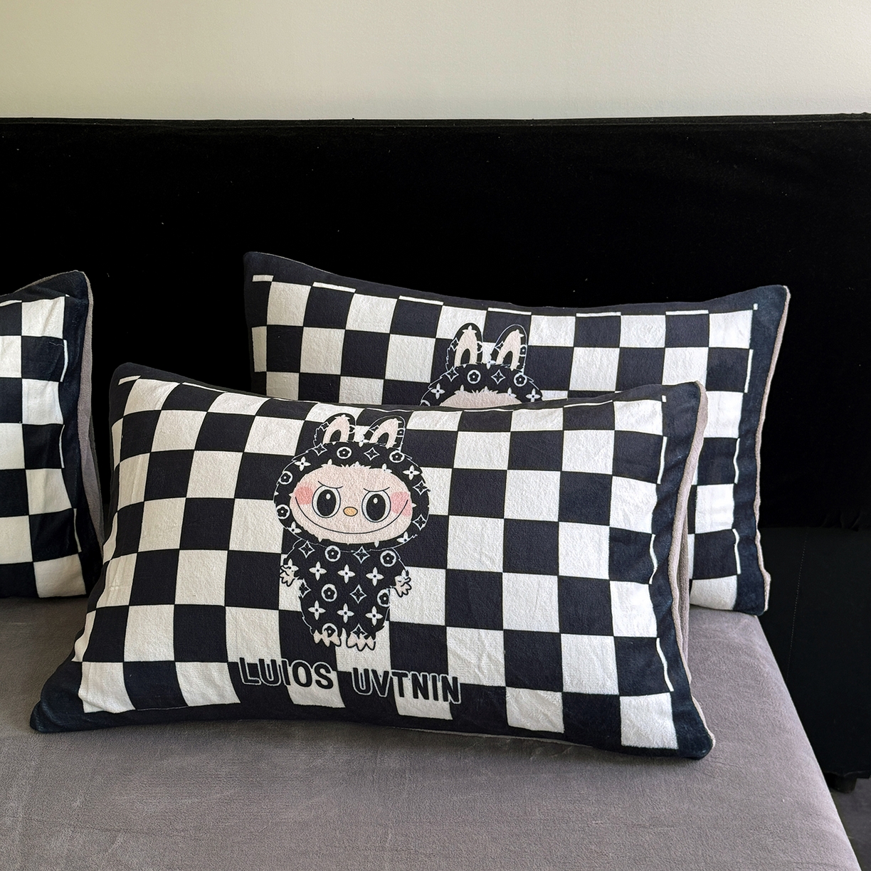 91家纺网 家纺一手货源 找家纺 摩卡（乐趣） 2025新款牛奶绒大版数码印花四件套（提供买家秀） 棋盘兔