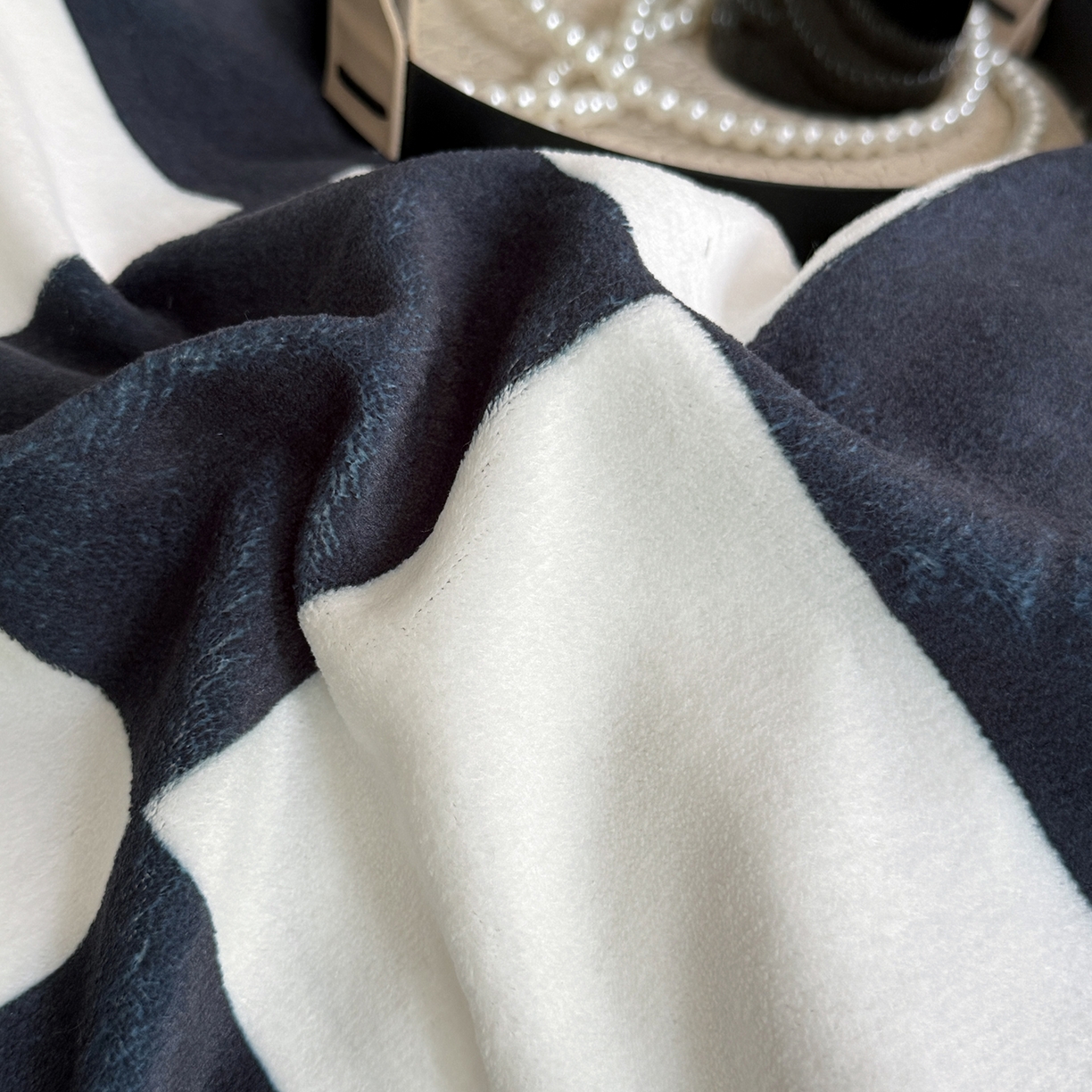 91家纺网 家纺一手货源 找家纺 摩卡（乐趣） 2025新款牛奶绒大版数码印花四件套（提供买家秀） 棋盘兔