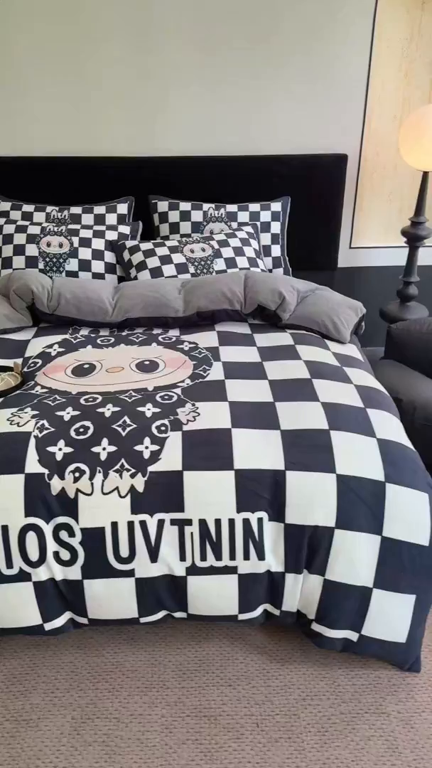 91家纺网 家纺一手货源 找家纺 摩卡（乐趣） 2025新款牛奶绒大版数码印花四件套（提供买家秀） 棋盘兔