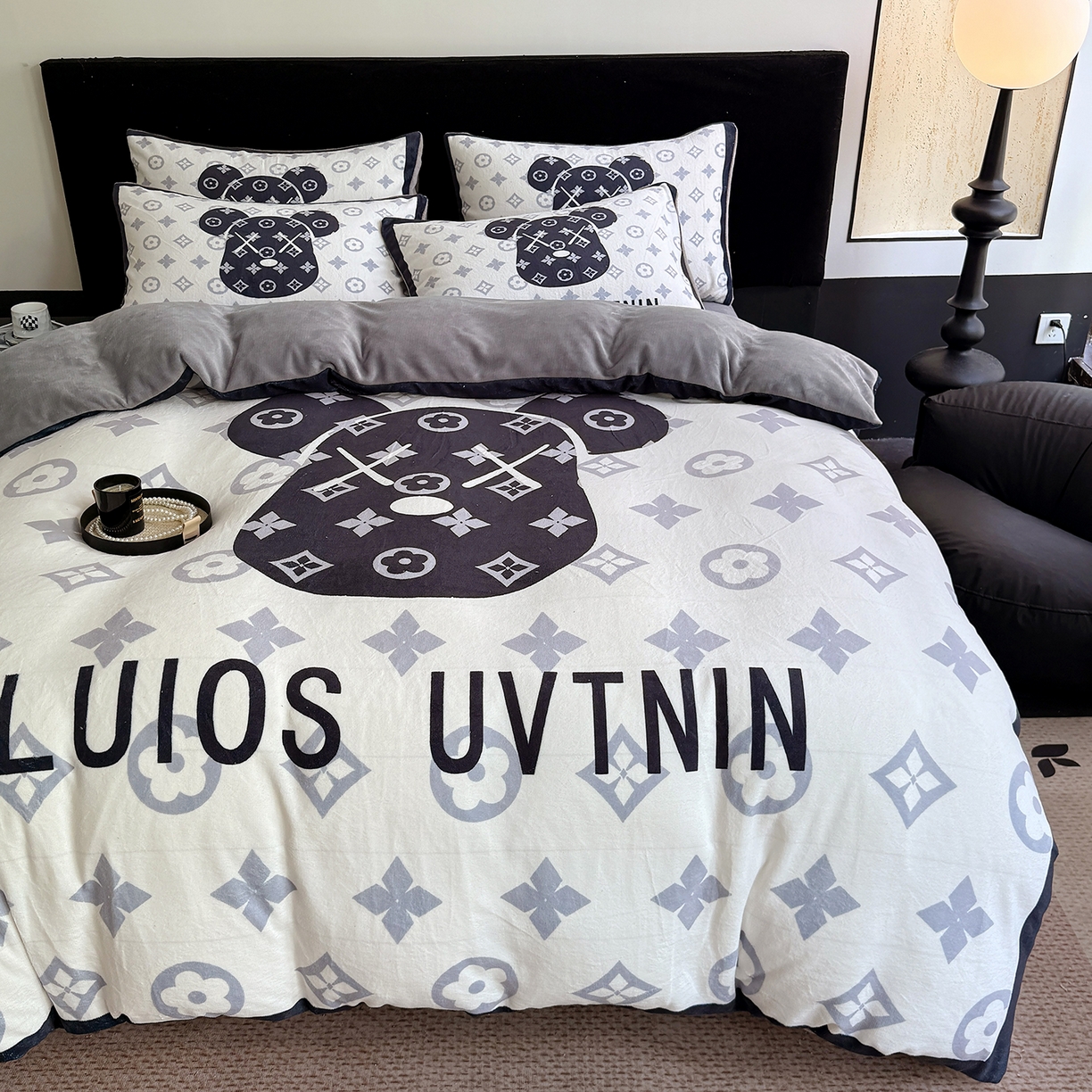 91家纺网 家纺一手货源 找家纺 摩卡（乐趣） 2025新款牛奶绒大版数码印花四件套（提供买家秀） 熊头白