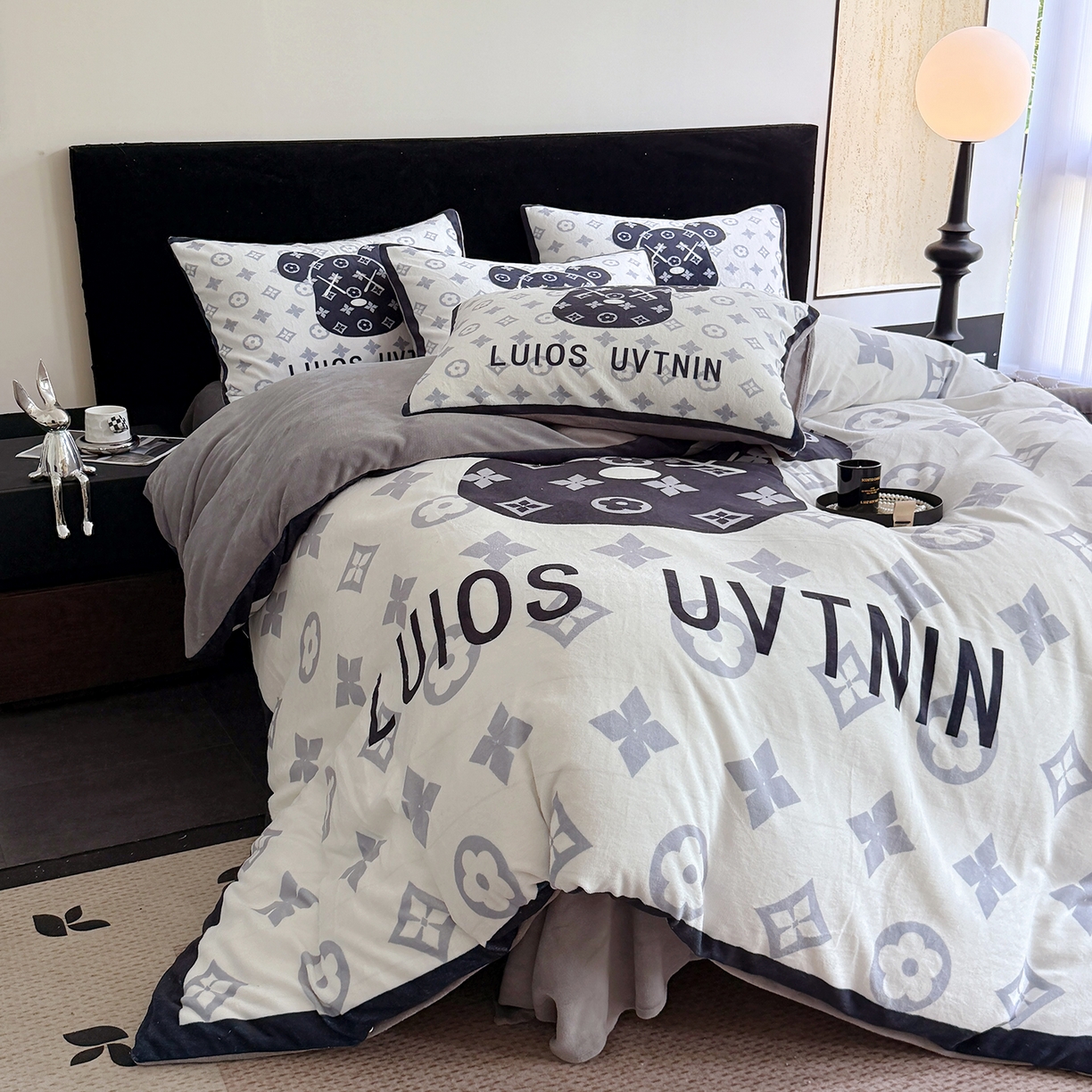 91家纺网 家纺一手货源 找家纺 摩卡（乐趣） 2025新款牛奶绒大版数码印花四件套（提供买家秀） 熊头白