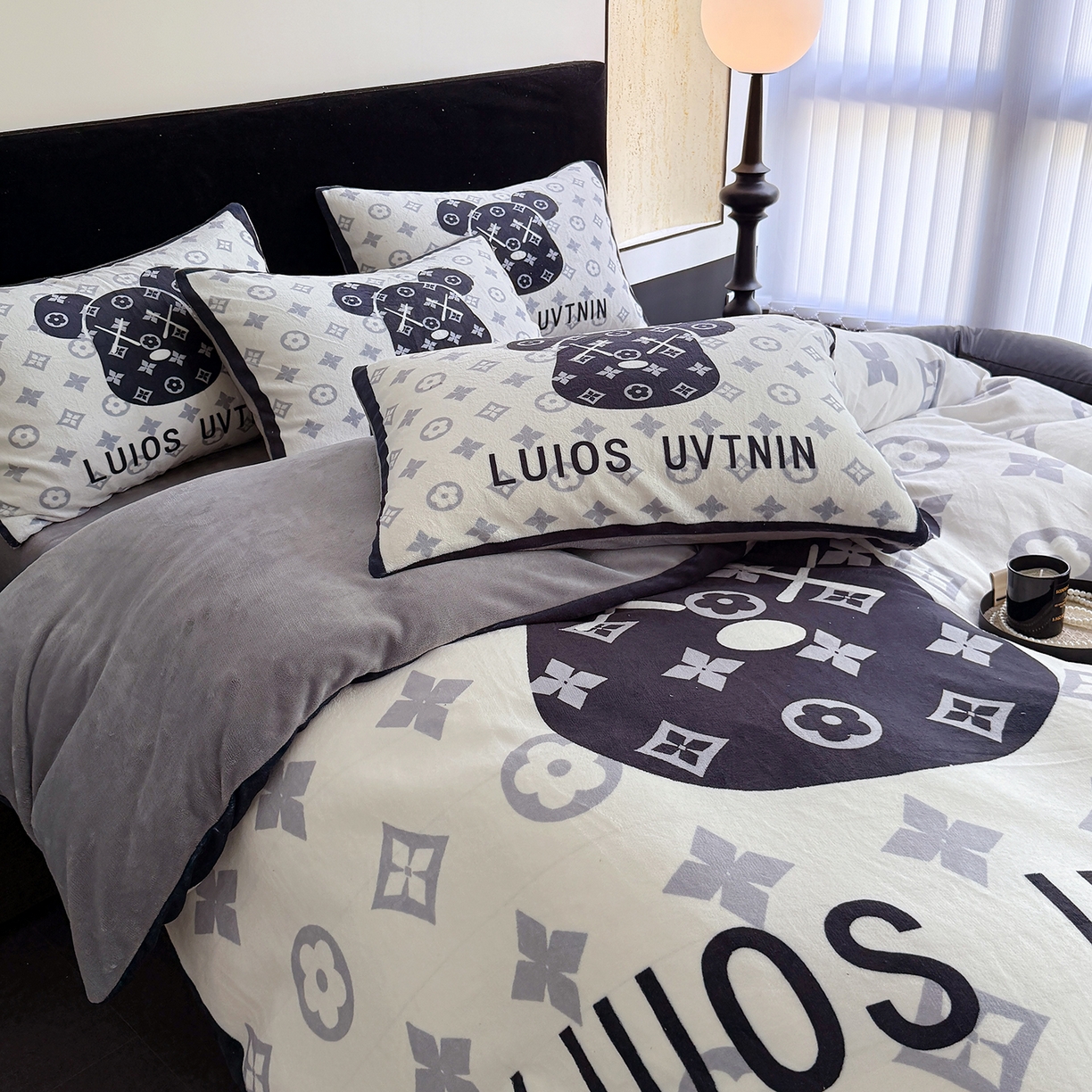 91家纺网 家纺一手货源 找家纺 摩卡（乐趣） 2025新款牛奶绒大版数码印花四件套（提供买家秀） 熊头白