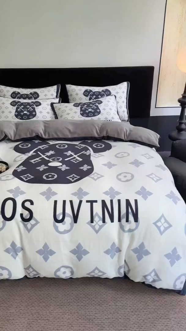 91家纺网 家纺一手货源 找家纺 摩卡（乐趣） 2025新款牛奶绒大版数码印花四件套（提供买家秀） 熊头白