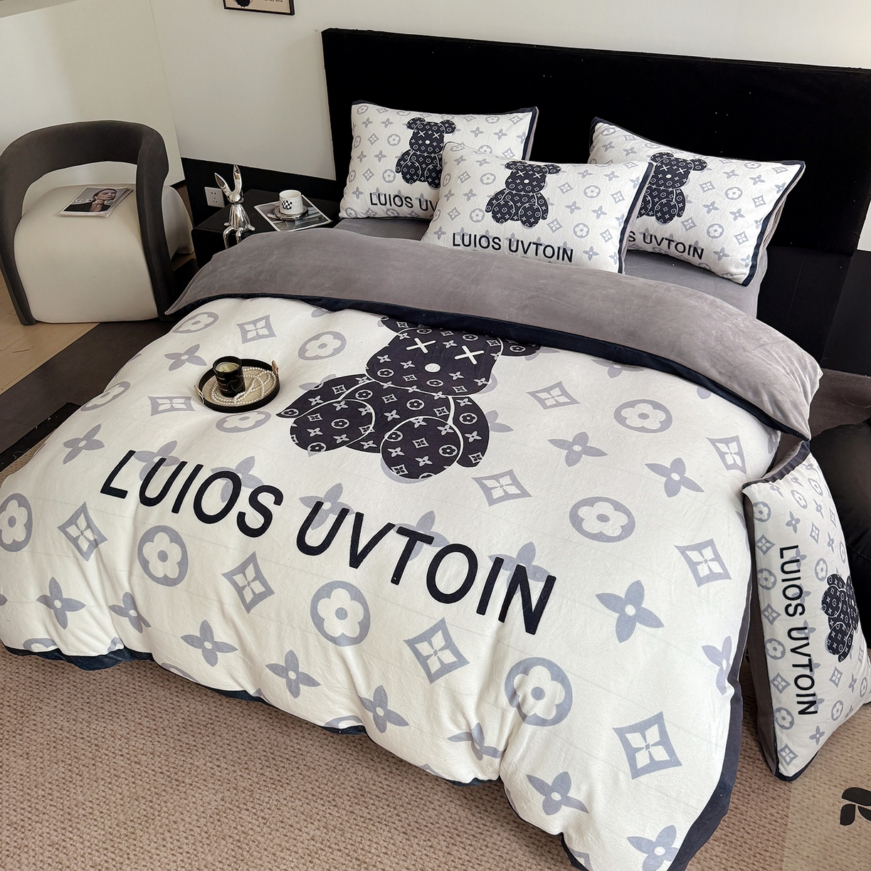 91家纺网 家纺一手货源 找家纺 摩卡（乐趣） 2025新款牛奶绒大版数码印花四件套（提供买家秀） 熊仔白