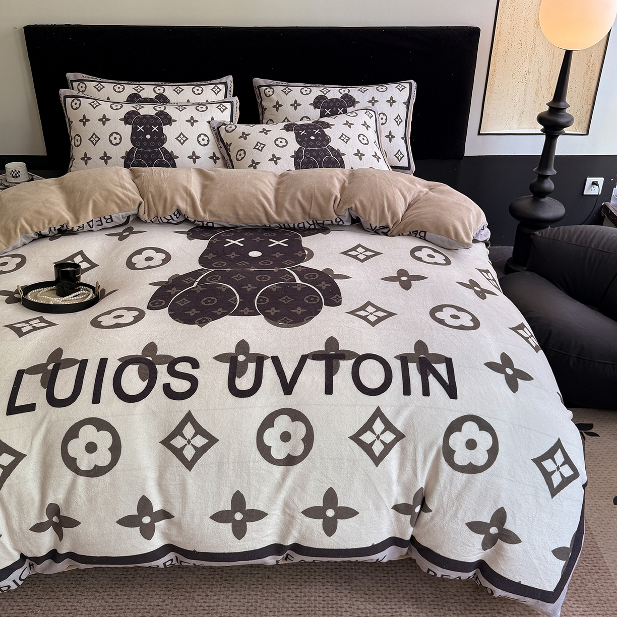 91家纺网 家纺一手货源 找家纺 摩卡（乐趣） 2025新款牛奶绒大版数码印花四件套（提供买家秀） 熊仔咖