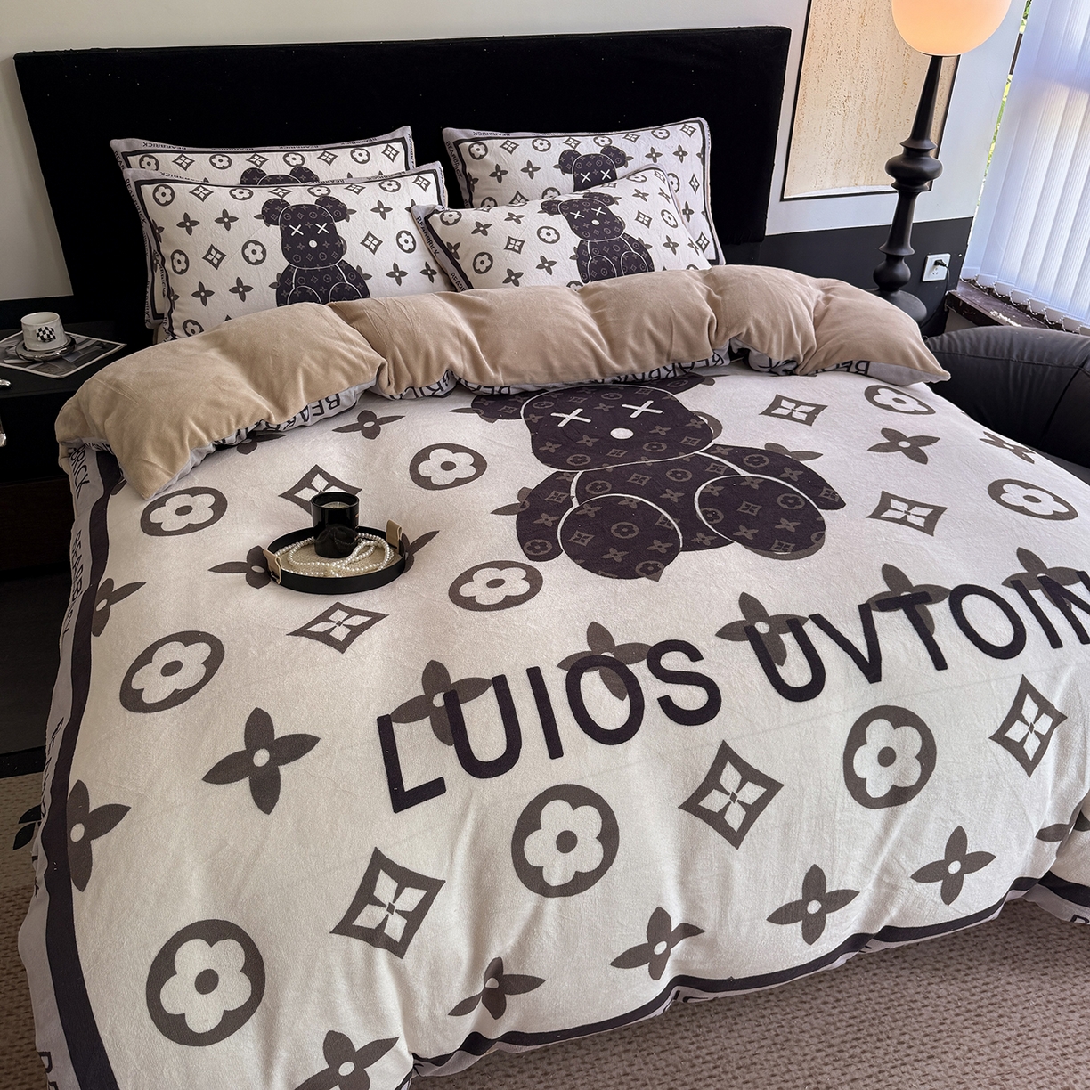 91家纺网 家纺一手货源 找家纺 摩卡（乐趣） 2025新款牛奶绒大版数码印花四件套（提供买家秀） 熊仔咖