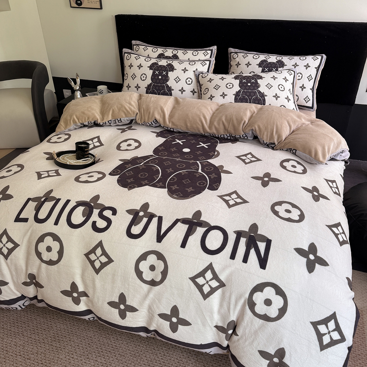 91家纺网 家纺一手货源 找家纺 摩卡（乐趣） 2025新款牛奶绒大版数码印花四件套（提供买家秀） 熊仔咖