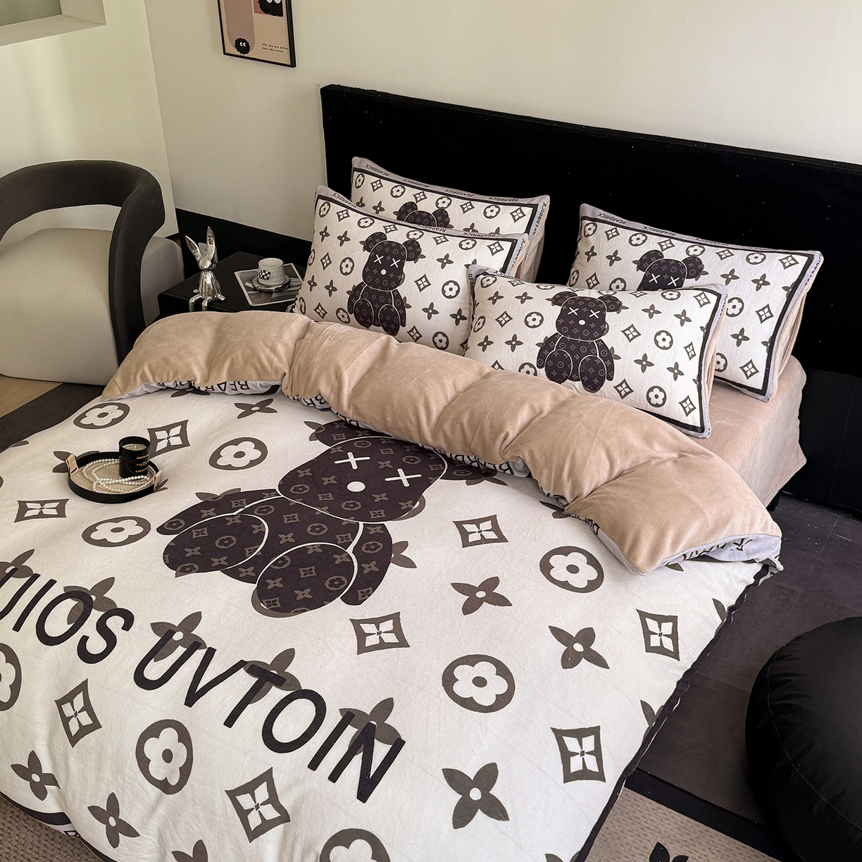 91家纺网 家纺一手货源 找家纺 摩卡（乐趣） 2025新款牛奶绒大版数码印花四件套（提供买家秀） 熊仔咖