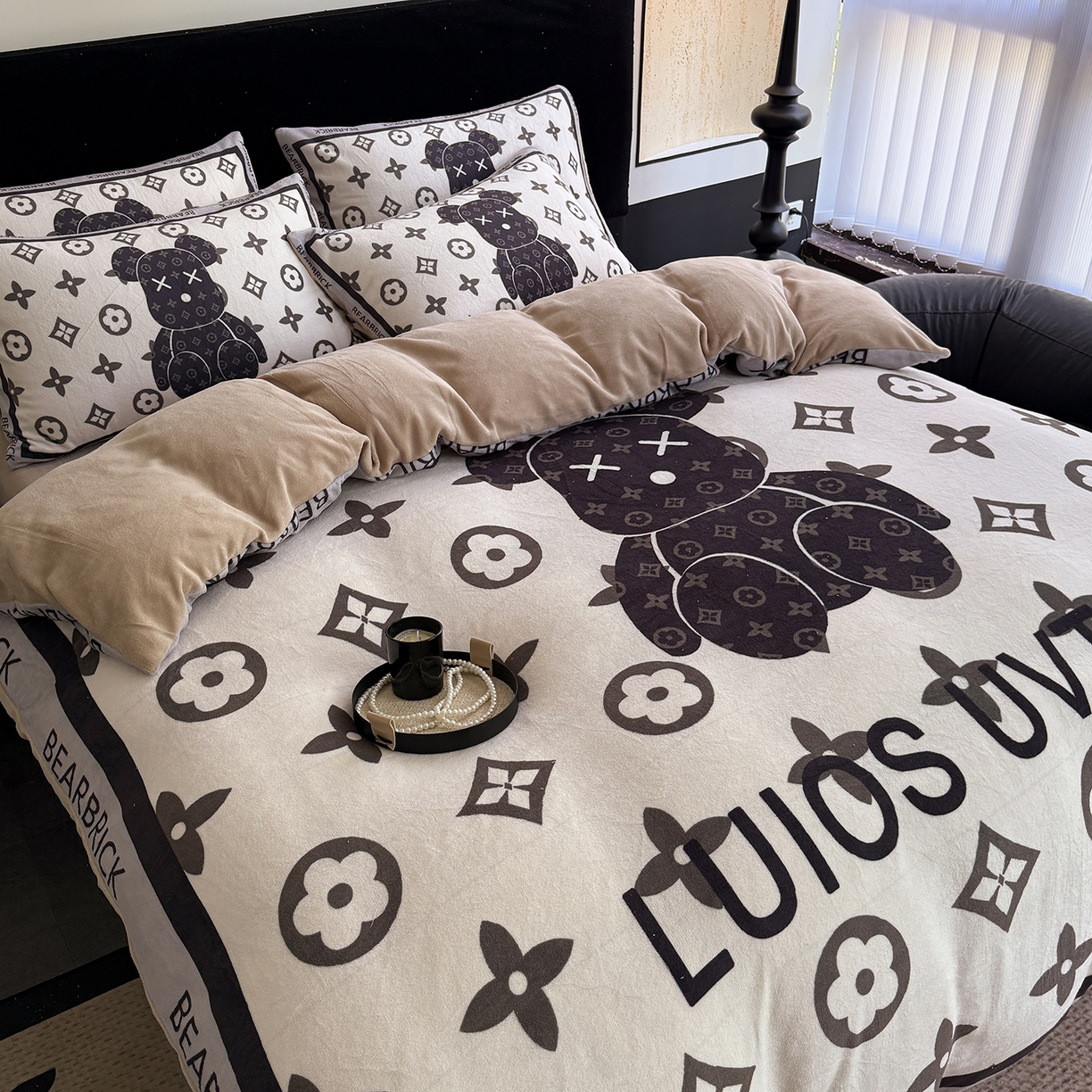 91家纺网 家纺一手货源 找家纺 摩卡（乐趣） 2025新款牛奶绒大版数码印花四件套（提供买家秀） 熊仔咖