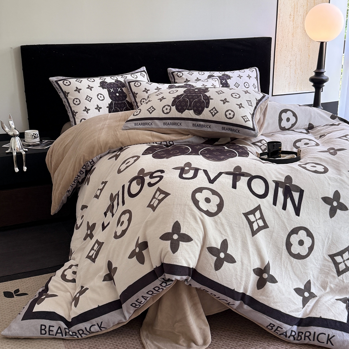 91家纺网 家纺一手货源 找家纺 摩卡（乐趣） 2025新款牛奶绒大版数码印花四件套（提供买家秀） 熊仔咖