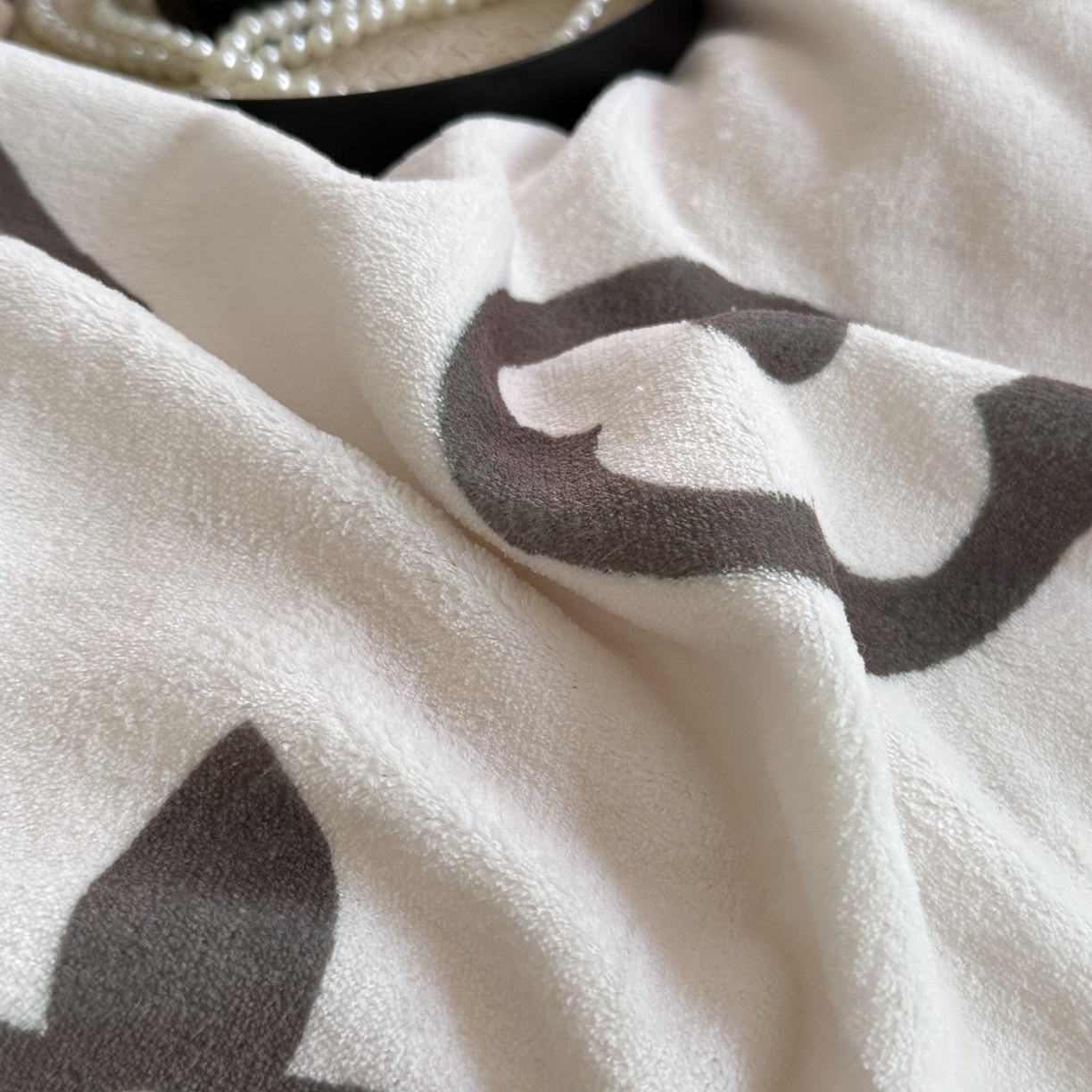 91家纺网 家纺一手货源 找家纺 摩卡（乐趣） 2025新款牛奶绒大版数码印花四件套（提供买家秀） 熊仔咖