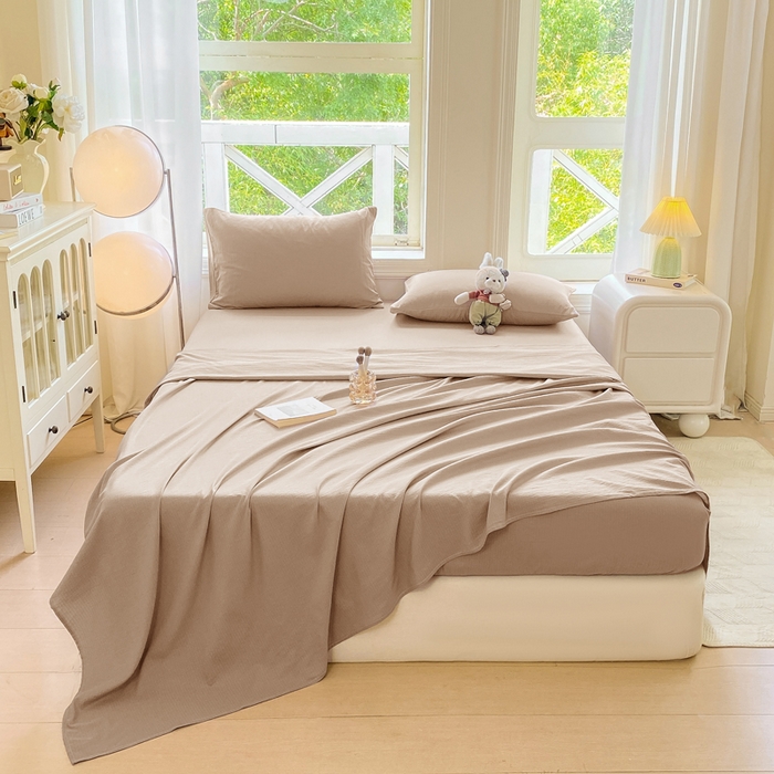 91家纺网 家纺一手货源 找家纺 朵朵家纺 2025新款云感提花双层纱纯色单床单被单（可定做尺寸） 卡其