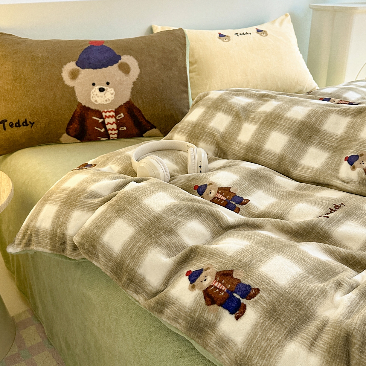 91家纺网 家纺一手货源 找家纺 （总）安哆啦家纺 2025新款A类加厚200克牛奶绒印花卡通四件套