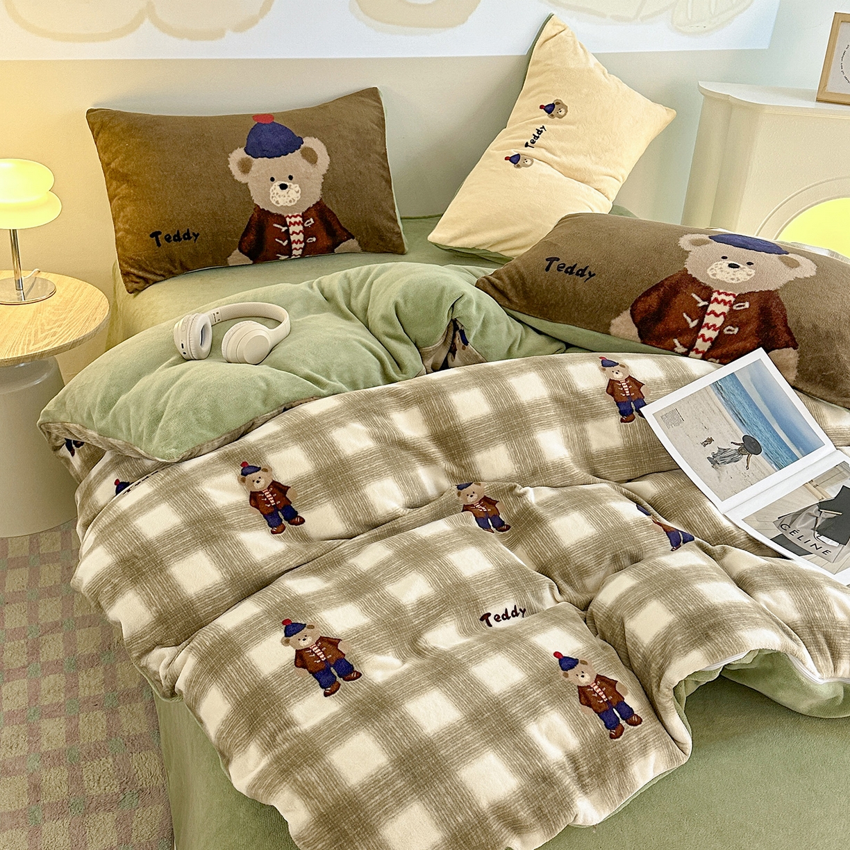 91家纺网 家纺一手货源 找家纺 安哆啦家纺 2025新款A类加厚200克牛奶绒印花卡通四件套 芭乐-绿