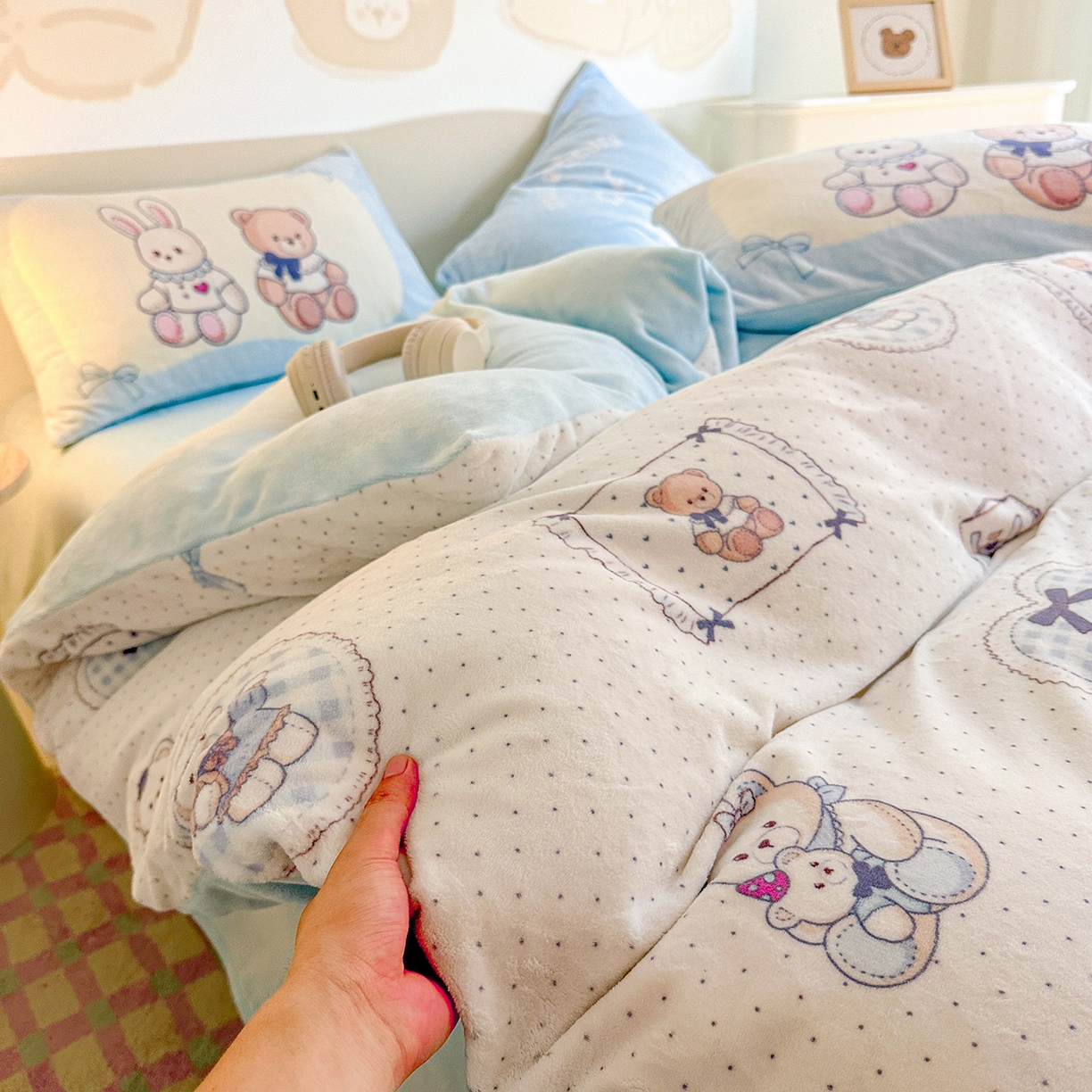 91家纺网 家纺一手货源 找家纺 安哆啦家纺 2025新款A类加厚200克牛奶绒印花卡通四件套 贝果宝贝