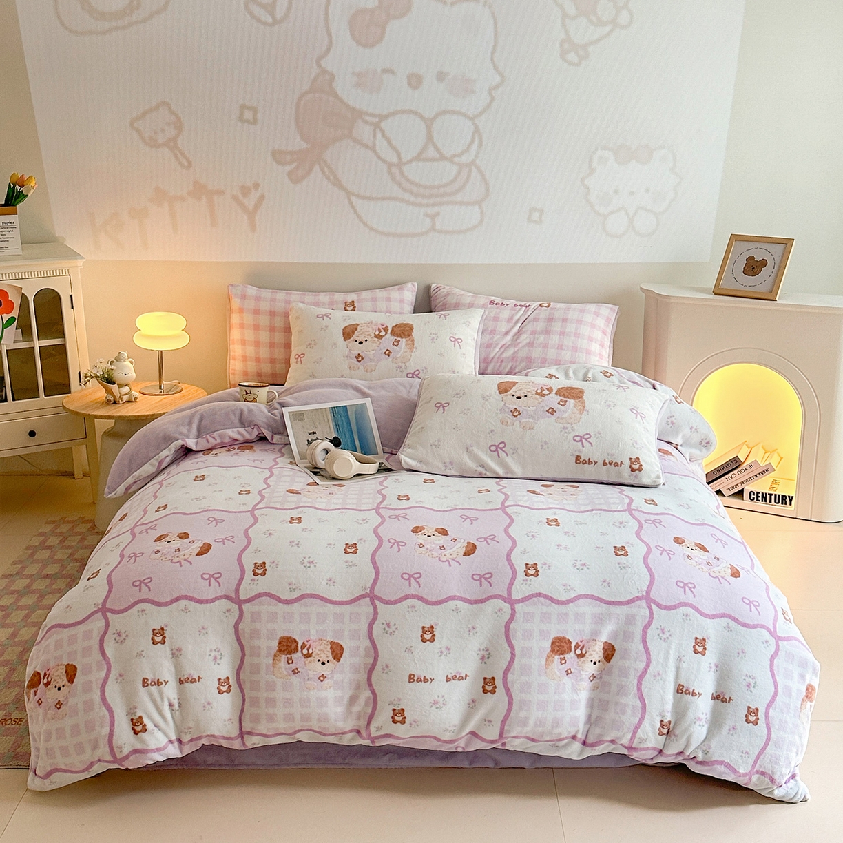 91家纺网 家纺一手货源 找家纺 安哆啦家纺 2025新款A类加厚200克牛奶绒印花卡通四件套 比伦-粉