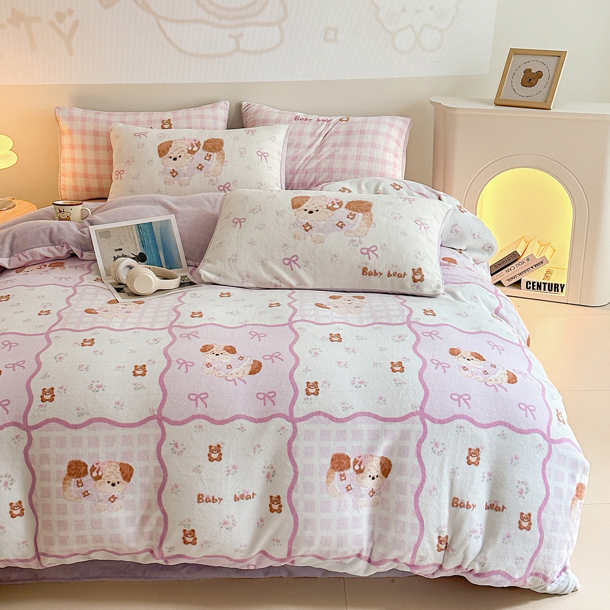 91家纺网 家纺一手货源 找家纺 安哆啦家纺 2025新款A类加厚200克牛奶绒印花卡通四件套 比伦-粉