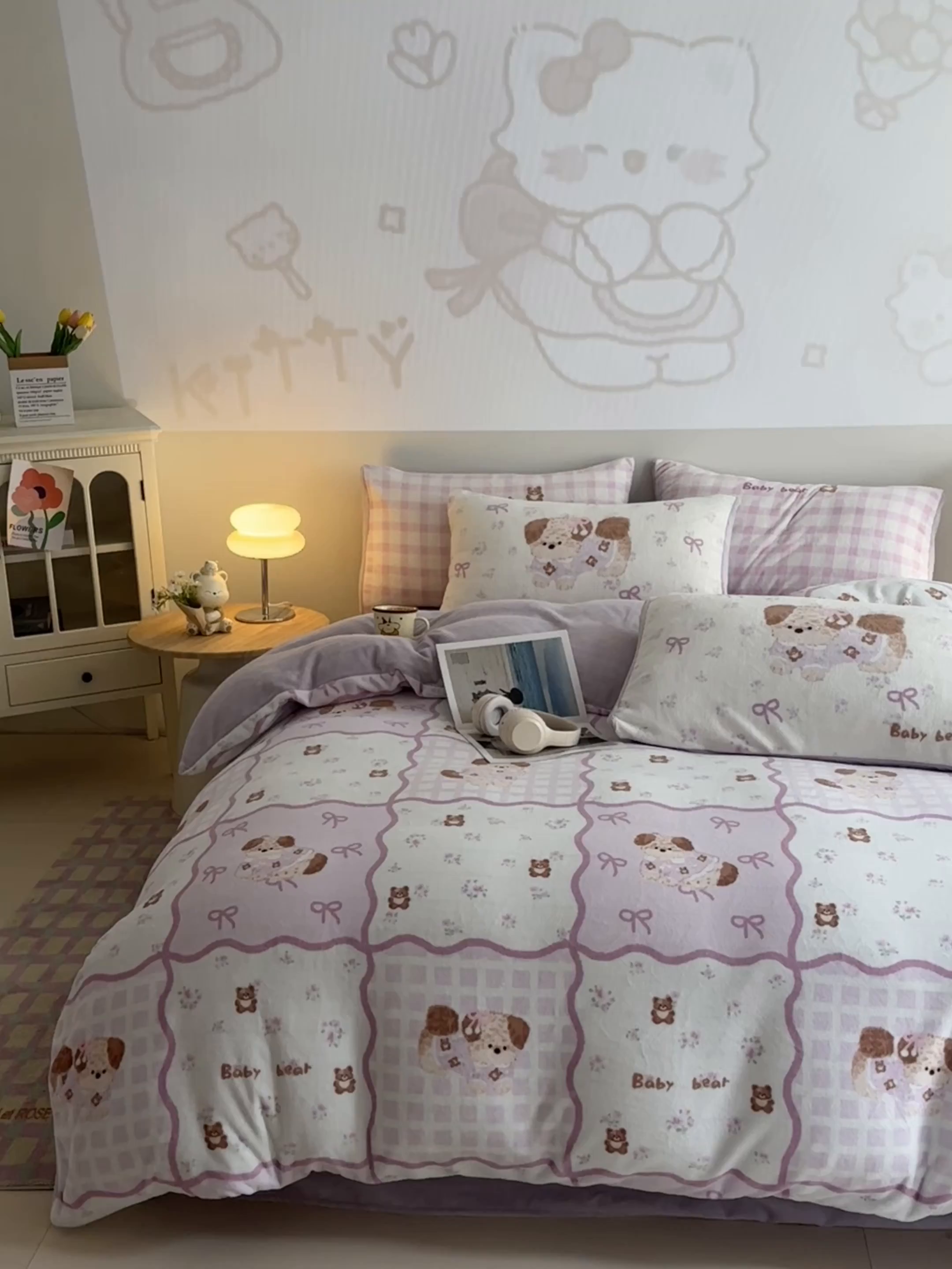 91家纺网 家纺一手货源 找家纺 安哆啦家纺 2025新款A类加厚200克牛奶绒印花卡通四件套 比伦-粉