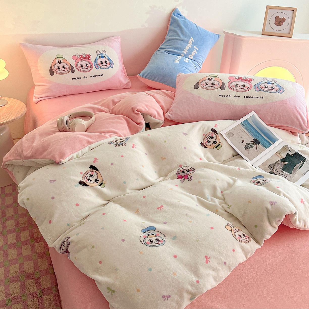 91家纺网 家纺一手货源 找家纺 安哆啦家纺 2025新款A类加厚200克牛奶绒印花卡通四件套 多彩拉布