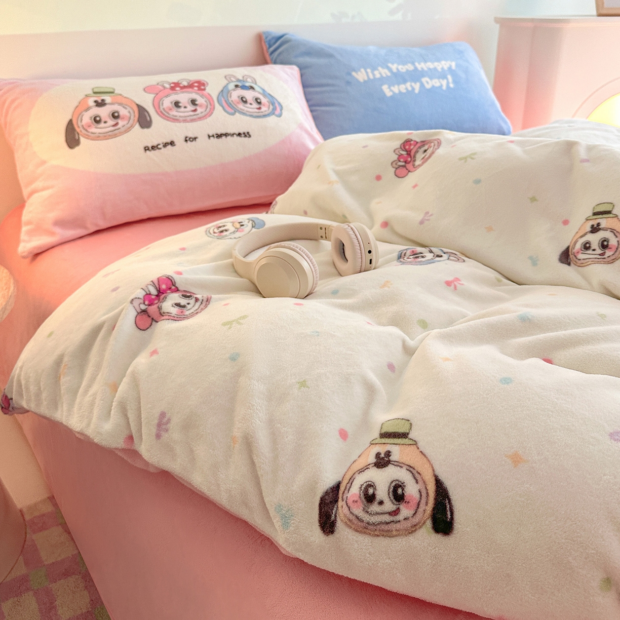 91家纺网 家纺一手货源 找家纺 安哆啦家纺 2025新款A类加厚200克牛奶绒印花卡通四件套 多彩拉布