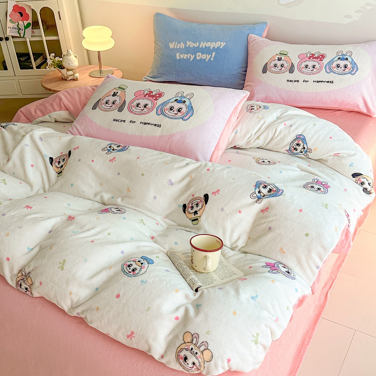 91家纺网 家纺一手货源 找家纺 安哆啦家纺 2025新款A类加厚200克牛奶绒印花卡通四件套 多彩拉布