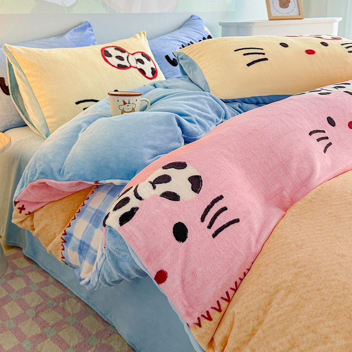 安哆啦家纺 2025新款A类加厚200克牛奶绒印花卡通四件套 蝴蝶结猫咪