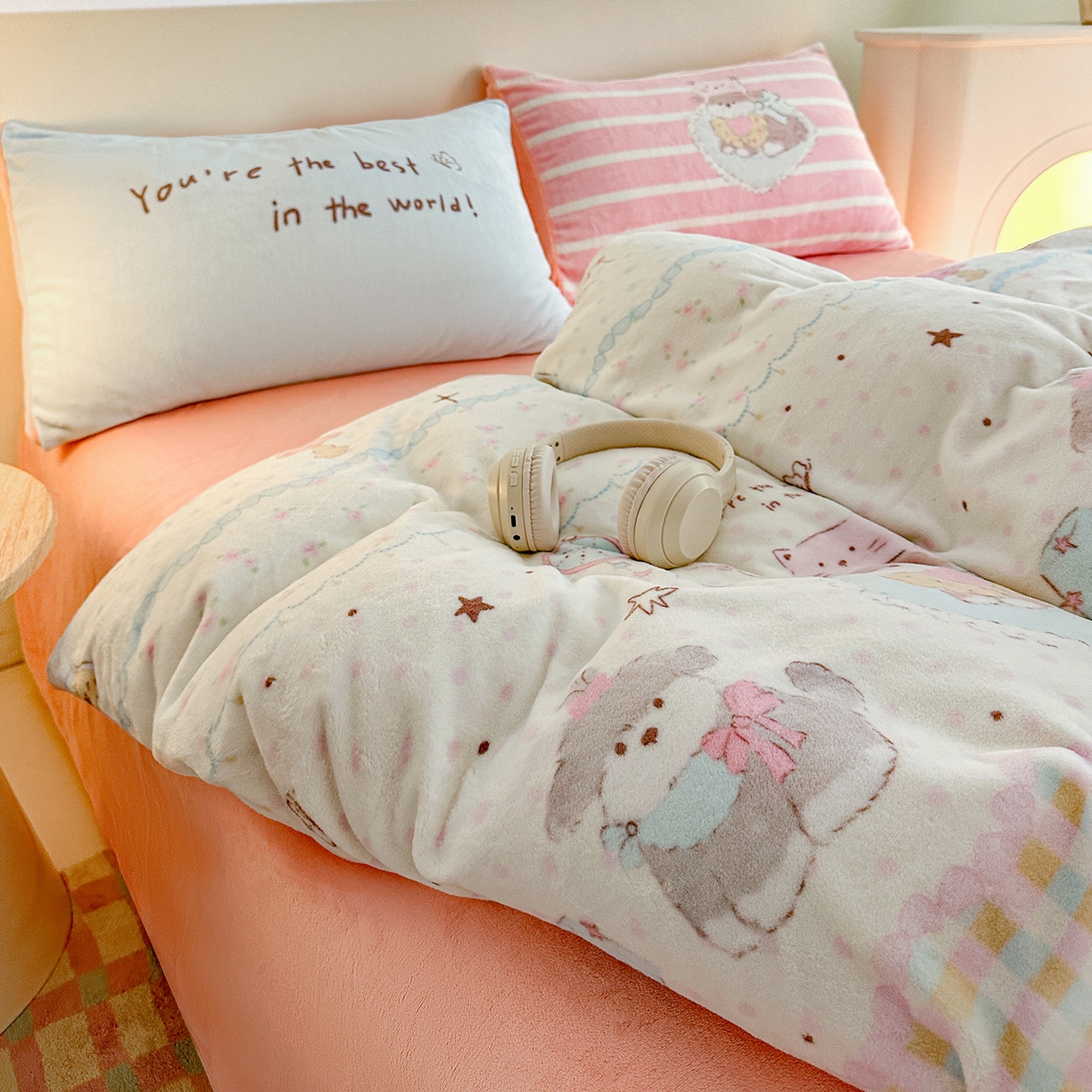 91家纺网 家纺一手货源 找家纺 安哆啦家纺 2025新款A类加厚200克牛奶绒印花卡通四件套 欢乐时光