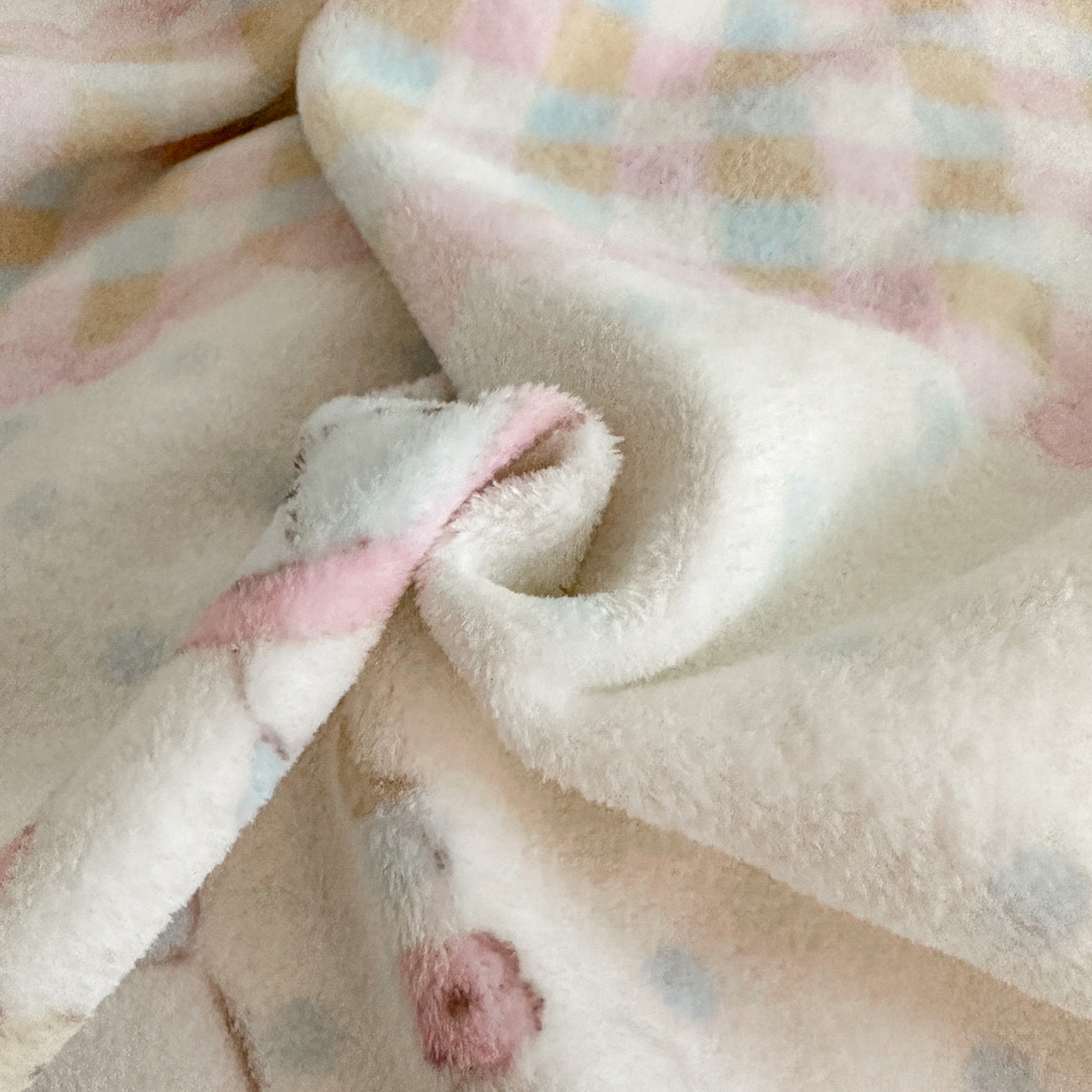 91家纺网 家纺一手货源 找家纺 安哆啦家纺 2025新款A类加厚200克牛奶绒印花卡通四件套 欢乐时光