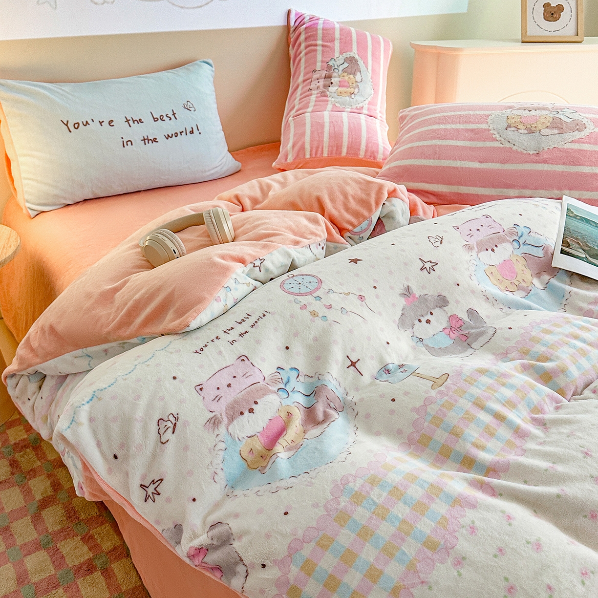 91家纺网 家纺一手货源 找家纺 安哆啦家纺 2025新款A类加厚200克牛奶绒印花卡通四件套 欢乐时光