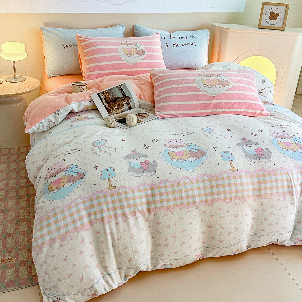 91家纺网 家纺一手货源 找家纺 安哆啦家纺 2025新款A类加厚200克牛奶绒印花卡通四件套 欢乐时光