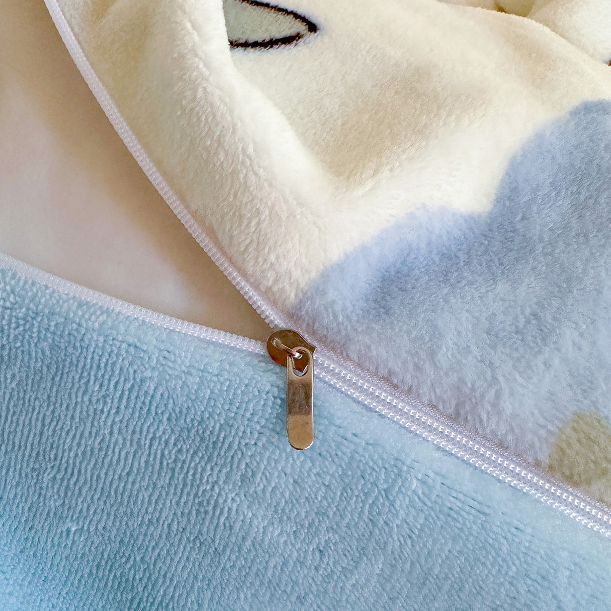 91家纺网 家纺一手货源 找家纺 安哆啦家纺 2025新款A类加厚200克牛奶绒印花卡通四件套 恐龙宝宝-黄