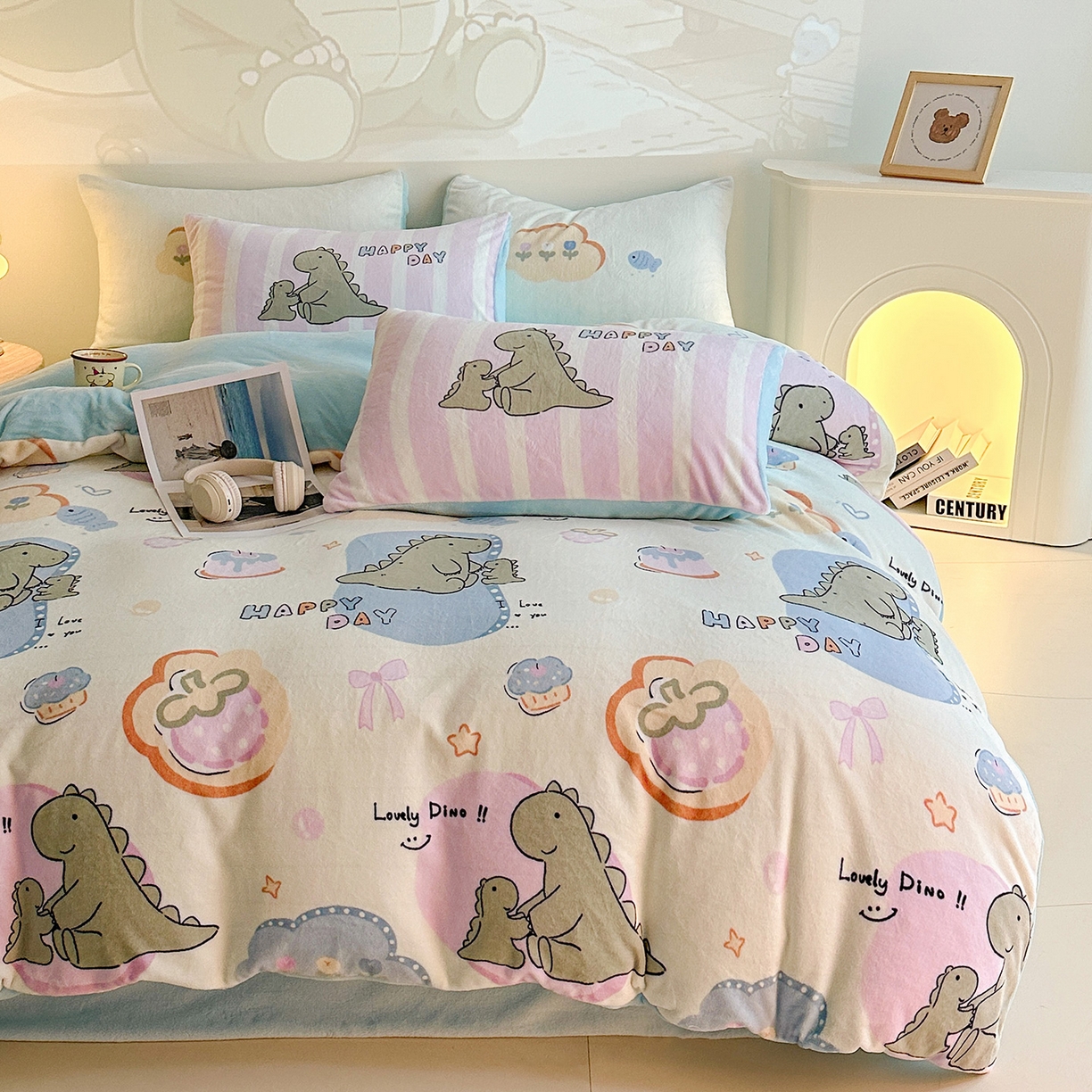 91家纺网 家纺一手货源 找家纺 安哆啦家纺 2025新款A类加厚200克牛奶绒印花卡通四件套 恐龙宝宝-黄