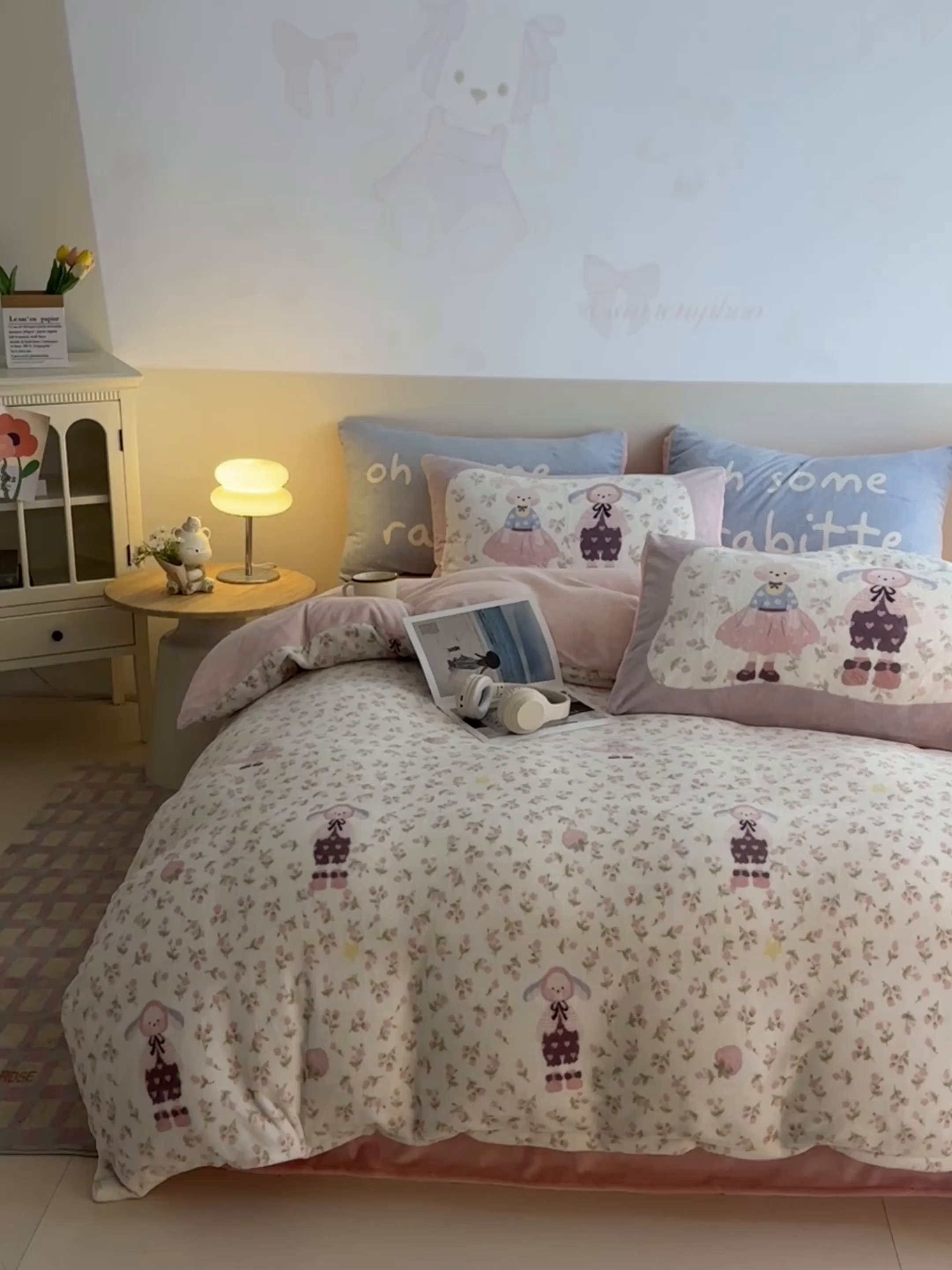 91家纺网 家纺一手货源 找家纺 安哆啦家纺 2025新款A类加厚200克牛奶绒印花卡通四件套 莓莓兔