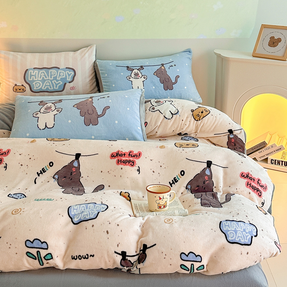 91家纺网 家纺一手货源 找家纺 安哆啦家纺 2025新款A类加厚200克牛奶绒印花卡通四件套 萌喵酷狗-米