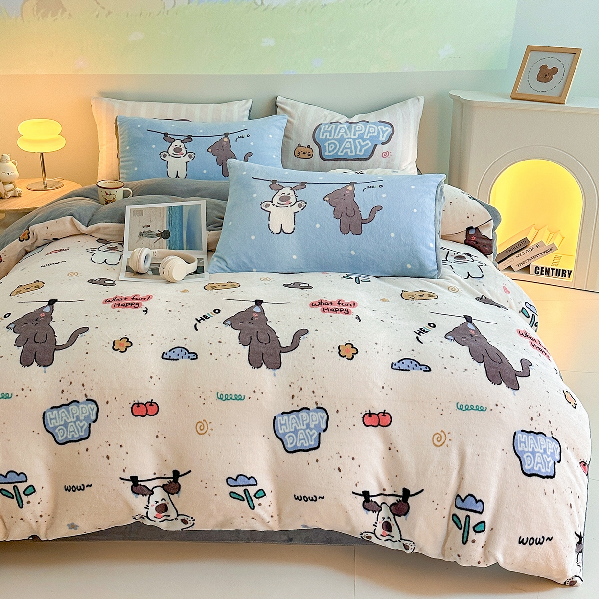 91家纺网 家纺一手货源 找家纺 安哆啦家纺 2025新款A类加厚200克牛奶绒印花卡通四件套 萌喵酷狗-米