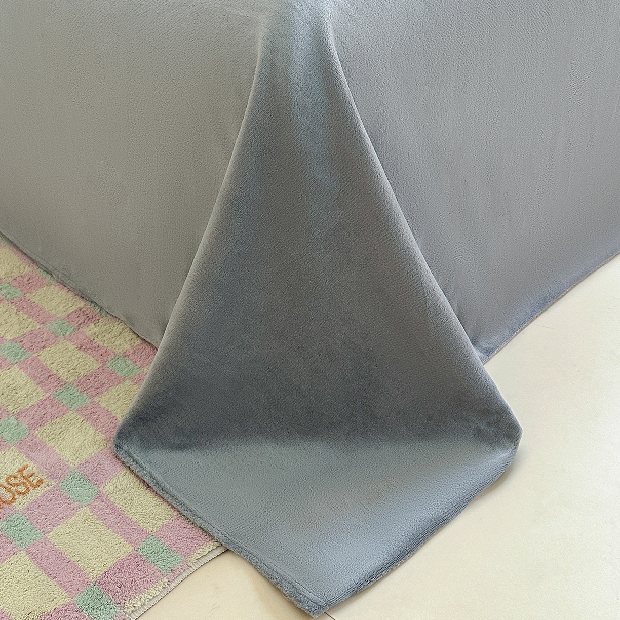 91家纺网 家纺一手货源 找家纺 安哆啦家纺 2025新款A类加厚200克牛奶绒印花卡通四件套 萌喵酷狗-米