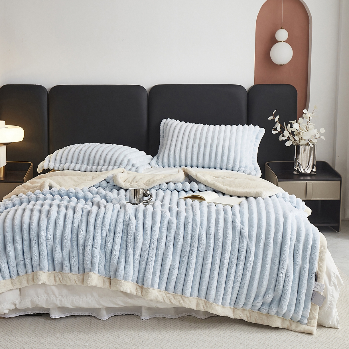 91家纺网 家纺一手货源 找家纺 悦织湾家纺 2025新款A面兔毛绒B面北极绒抽条毛毯610每平方克重玉兔绒双层加厚保暖休闲盖毯 外贸跨境电商 玉兔-水晶兰