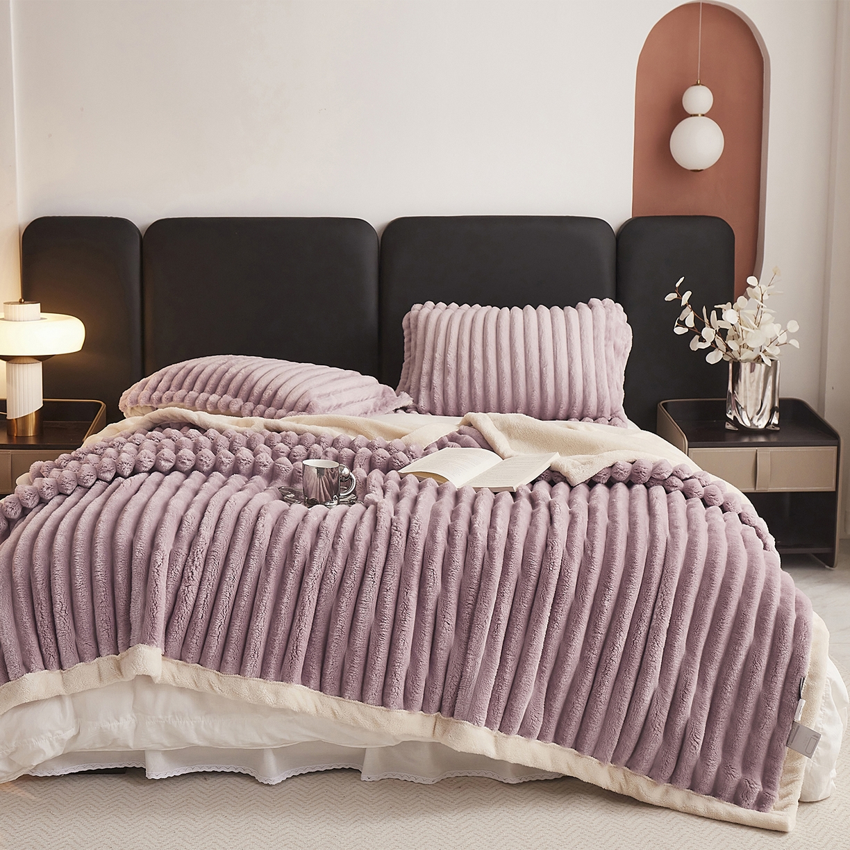 91家纺网 家纺一手货源 找家纺 悦织湾家纺 2025新款A面兔毛绒B面北极绒抽条毛毯610每平方克重玉兔绒双层加厚保暖休闲盖毯 外贸跨境电商 玉兔-香奈紫