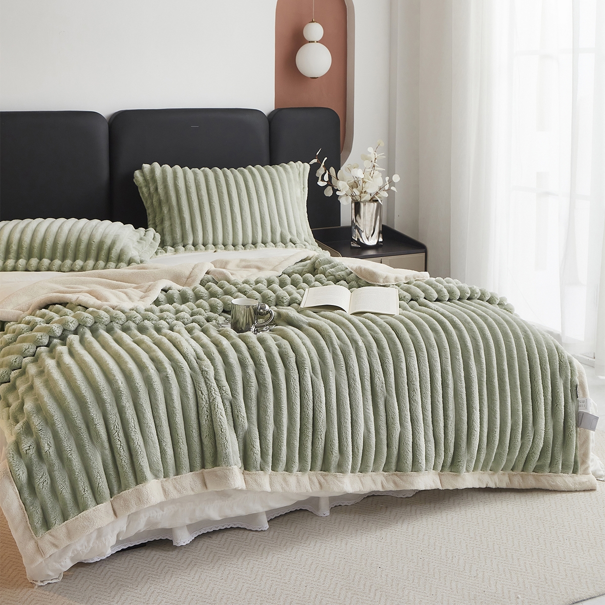 91家纺网 家纺一手货源 找家纺 悦织湾家纺 2025新款A面兔毛绒B面北极绒抽条毛毯610每平方克重玉兔绒双层加厚保暖休闲盖毯 外贸跨境电商 玉兔-奶茶绿